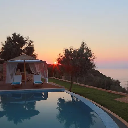 Vila Theathalatta Helios